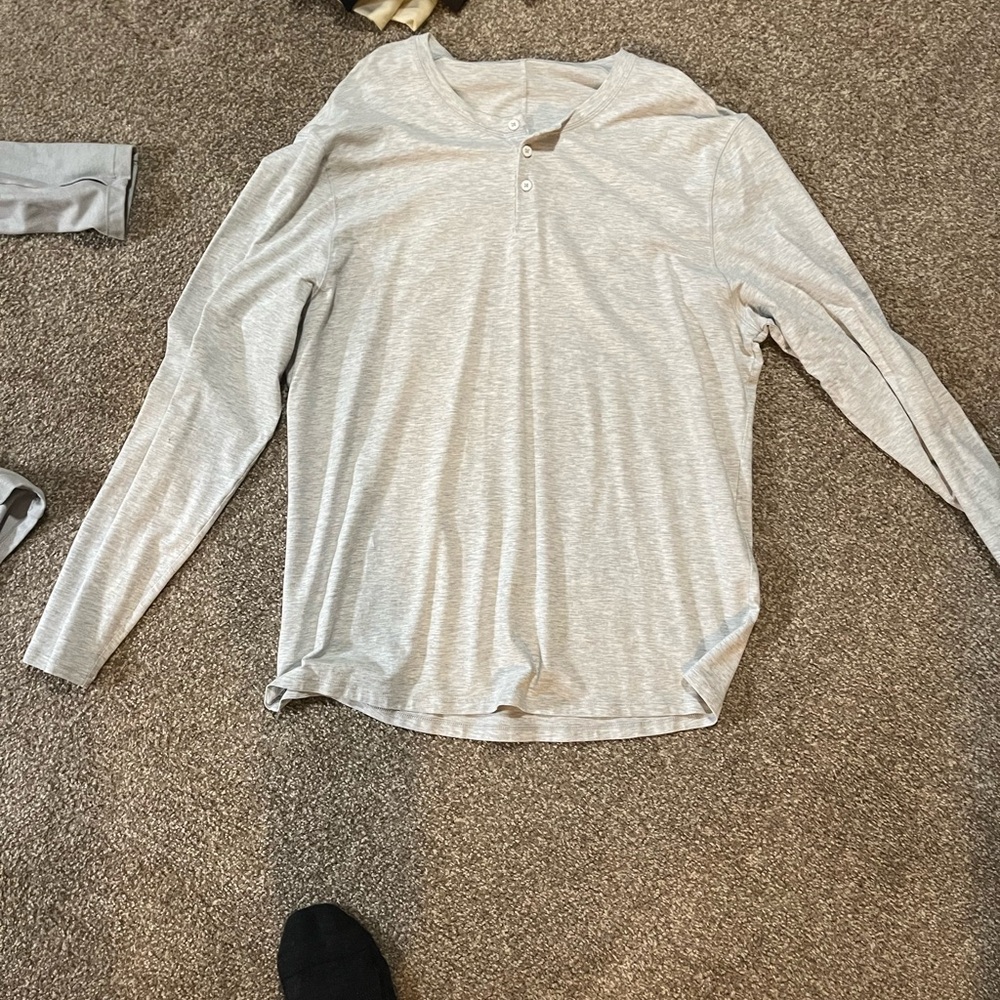Lululemon Henley brand new never worn Size XL
